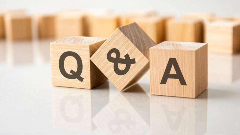 Q&Aと書かれた木製ブロック